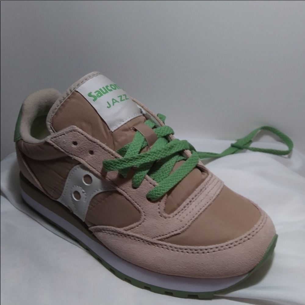 Women's walking shoes